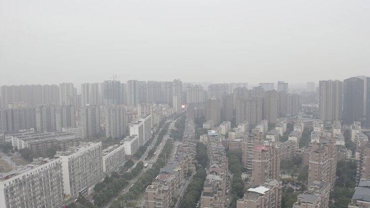 雾霾下的高楼大厦