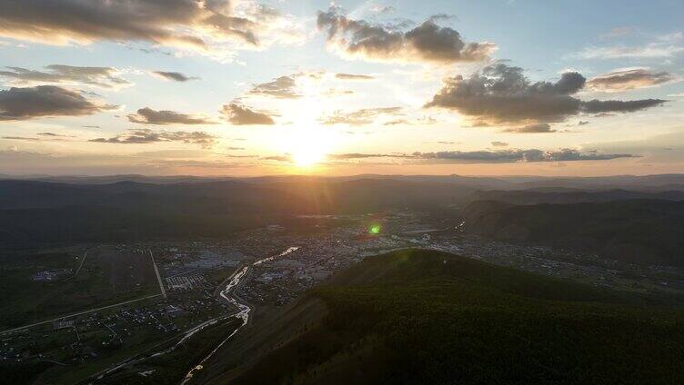 航拍秋季山林夕照