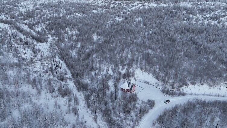 航拍林海雪原护林人森林小屋