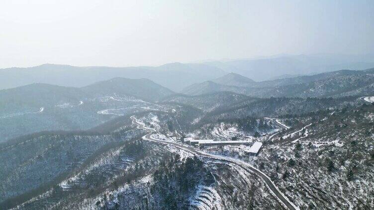 实拍山路峡谷冬季雪后丛林山河祖国森林绿树