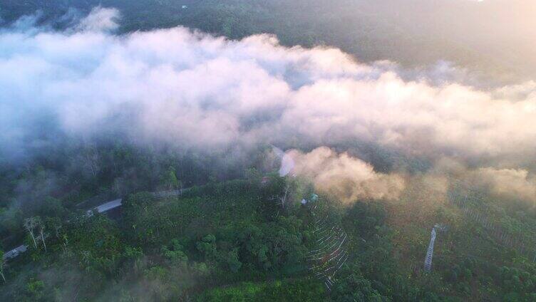 高速公路上空云层