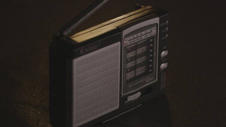 复古老款收音机
