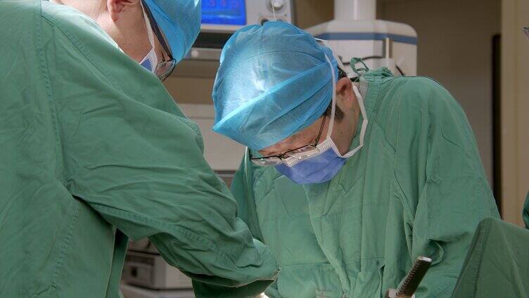 手术室医疗器械医生团队进行手术「组镜」