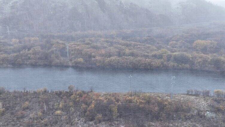 航拍秋季呼伦贝尔湿地风雪交加