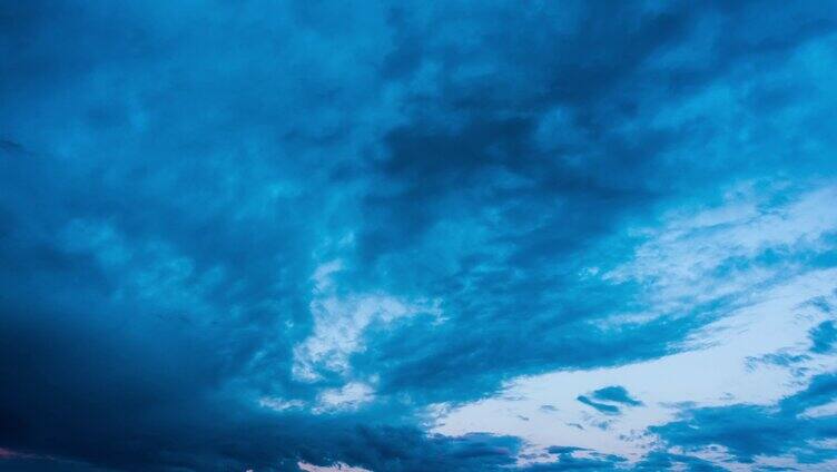 蓝色天空云层流动的云自然景观