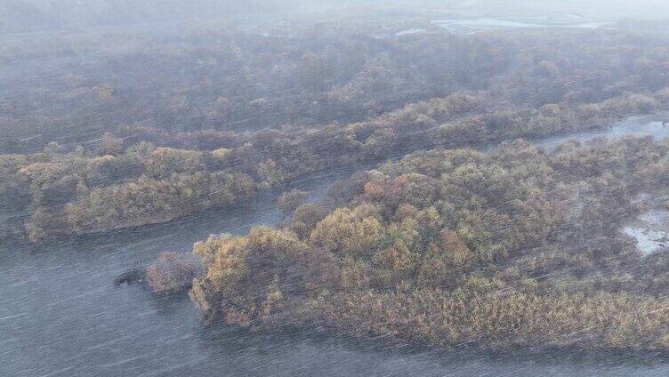 航拍秋季呼伦贝尔湿地风雪交加