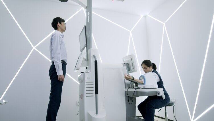高精尖设备自动体检测血压检查身体「组镜」
