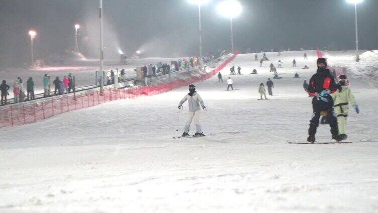 滑雪场 滑雪人群 单板双板滑雪