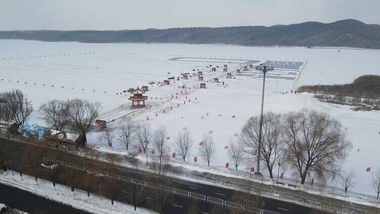 冬季棋盘山 秀湖冰上游乐设施 冰上游戏
