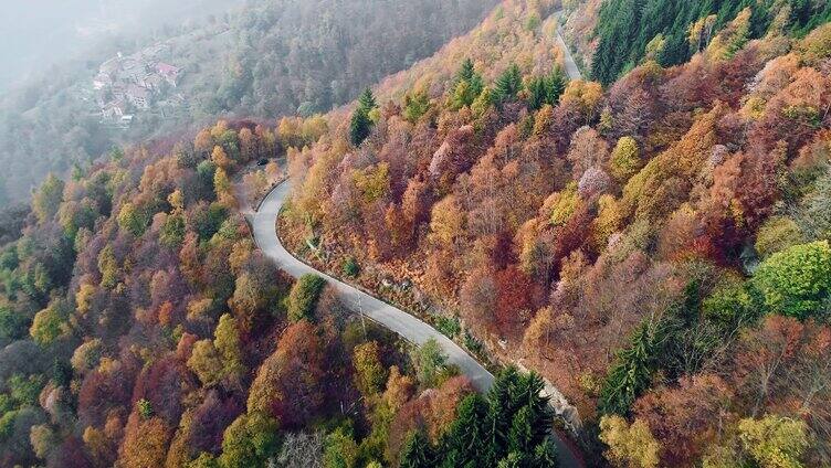 穿过山林的道路航拍