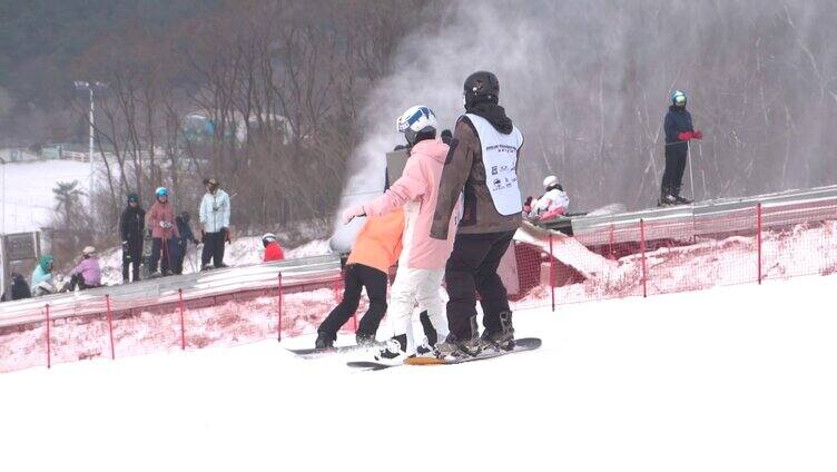 滑雪场 滑雪人群 单板双板滑雪