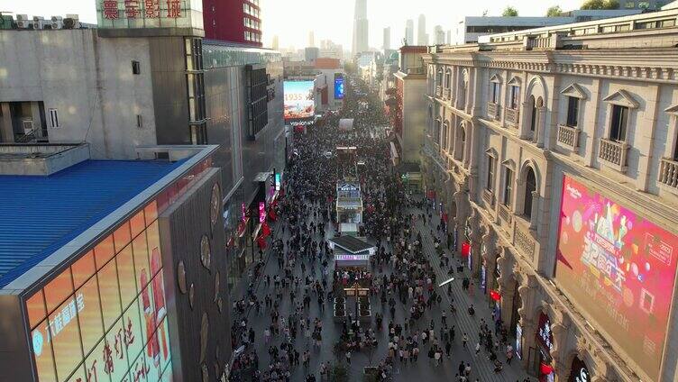 夏季沈阳中街 热闹人群 商业街 拥挤人流