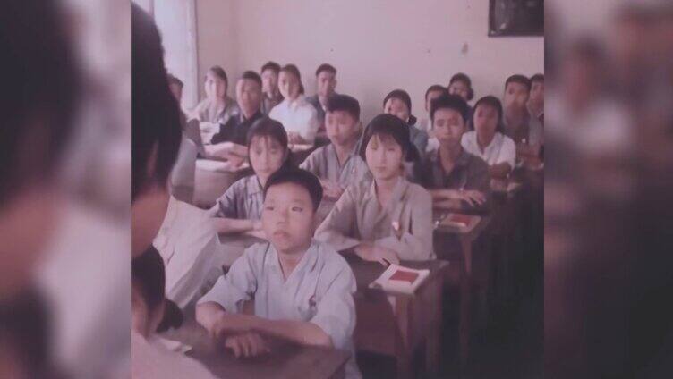 1970年 广州小学生入学上课