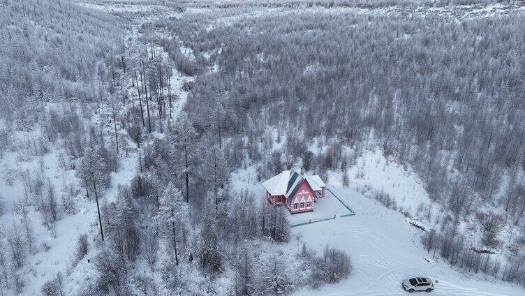 航拍林海雪原护林人森林小屋