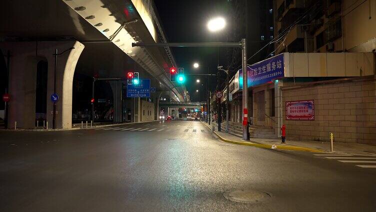 凌晨冷清的街道
