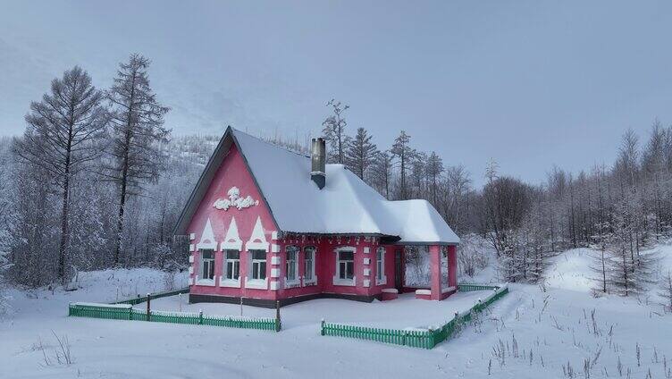 航拍林海雪原护林人森林小屋