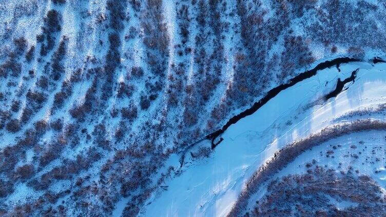 冰雪覆盖的内蒙古扎敦河湿地