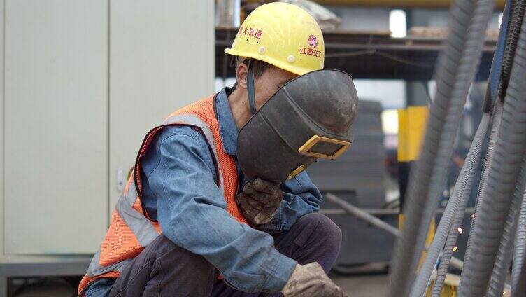 工地检查 工人焊接 火花 工人 「组镜」
