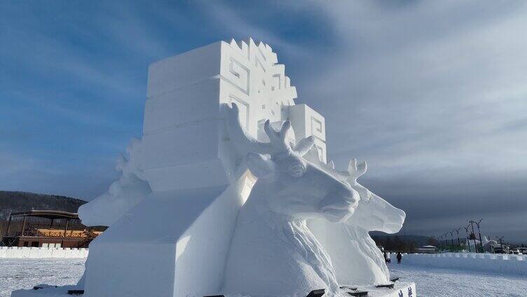 内蒙古敖鲁古雅驯鹿元素精美雪雕