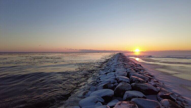 海边日出日落的景观