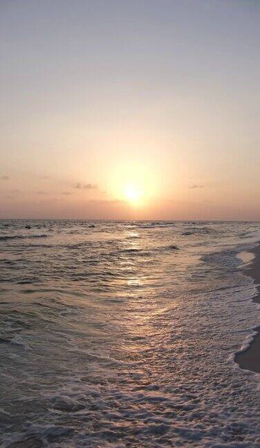 海边日出日落的景观