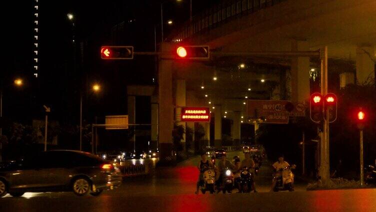 深夜 路口 红绿灯