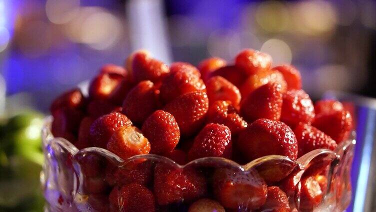 清洗好的草莓
