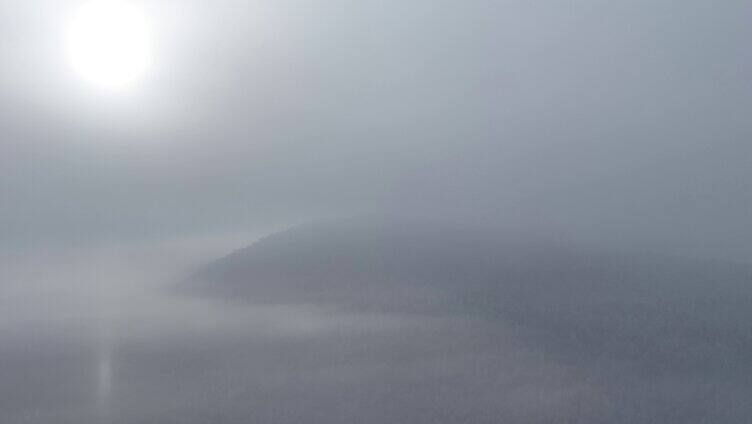 大兴安岭银色山林雾凇冻雾迷漫