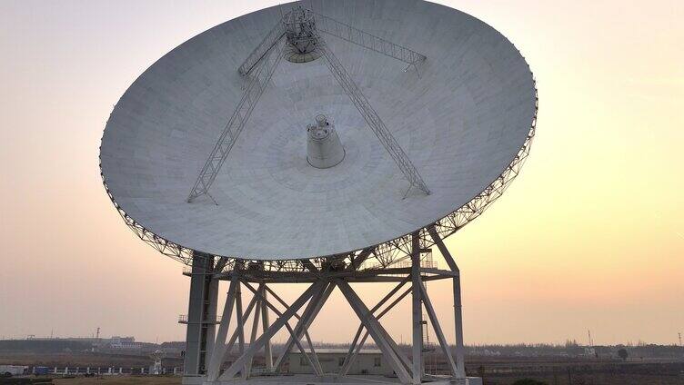 上海天马射电望远镜天文观测站「组镜」