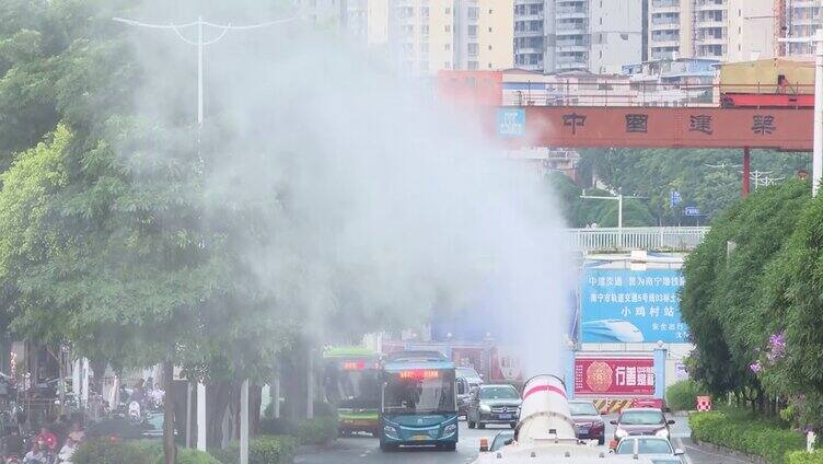 洒水车 喷水道路