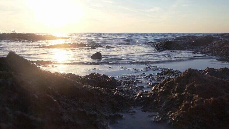 海边礁石 夕阳