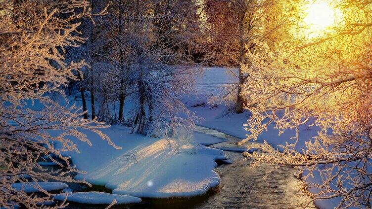 夕阳下的雪景