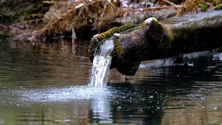 流水潺潺背景