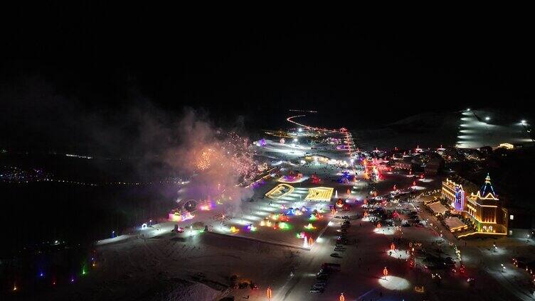 内蒙古牙克石市旅游风景区蓝莓小镇冬季雪夜