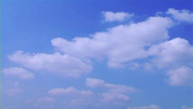 蓝天白云自由运动实拍
