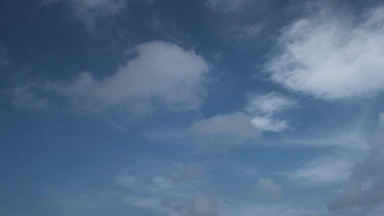蓝色天空白色云彩变