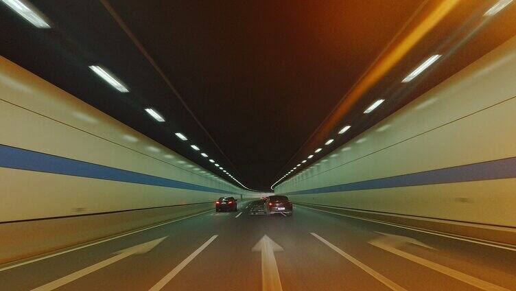 城市公路隧道穿梭行驶「组镜」