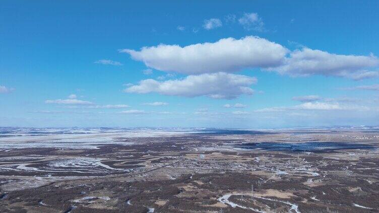 延时航拍早春冰雪消融的湿地