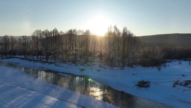 大兴安岭冰河雪林冻雾阳光