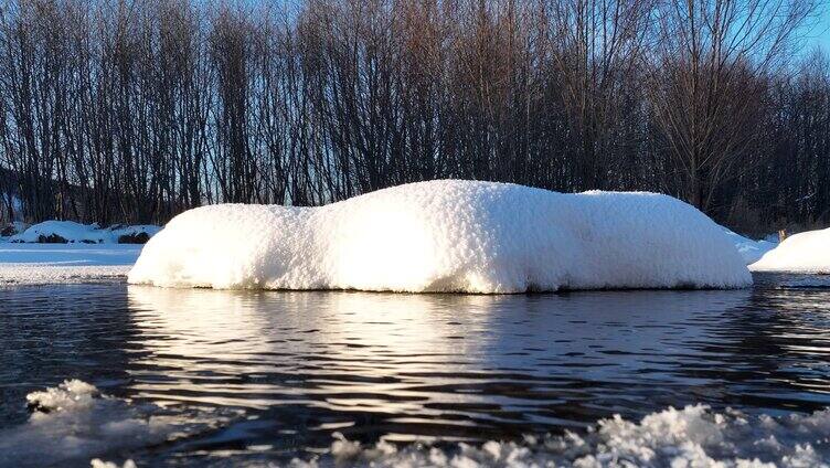 大兴安岭不冻河雪景