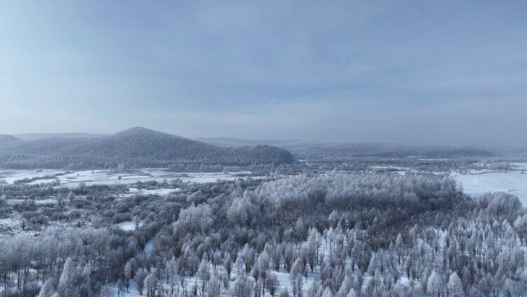 航拍银色山林雾凇风景