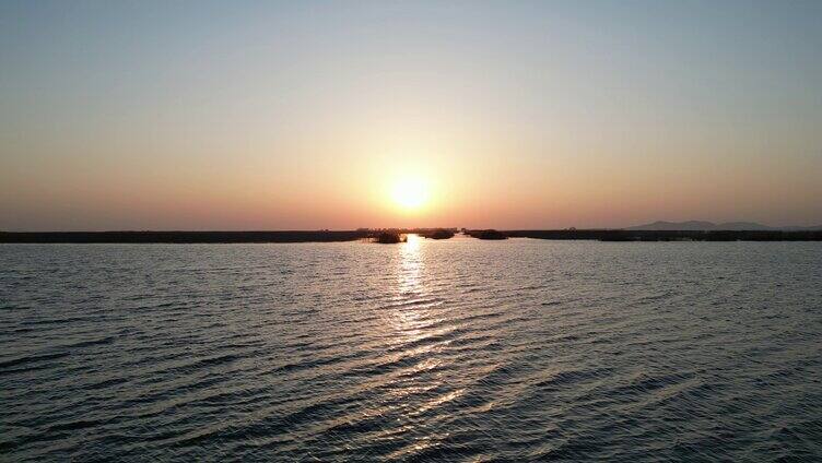 航拍湖面 夕阳 水面 波光粼粼 