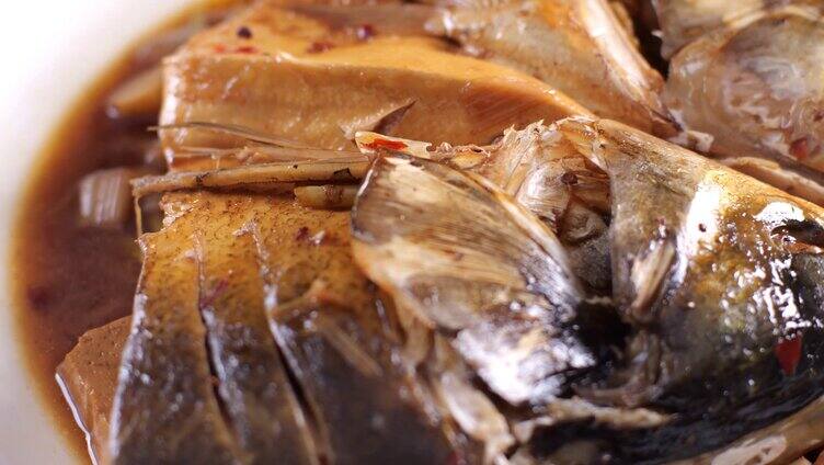 豆腐炖鱼头-鱼头豆腐-铁锅炖鱼-鱼炖豆腐