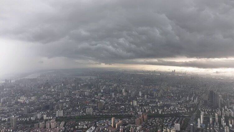 南昌雷暴强对流天气的压迫感