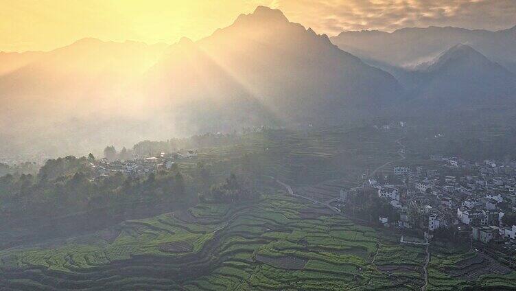 山间 大山 阳光 清晨 晨雾 梯田