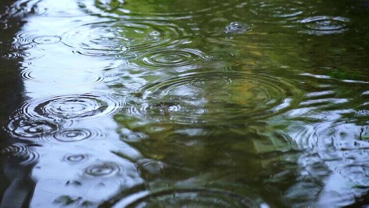 4K水面雨滴