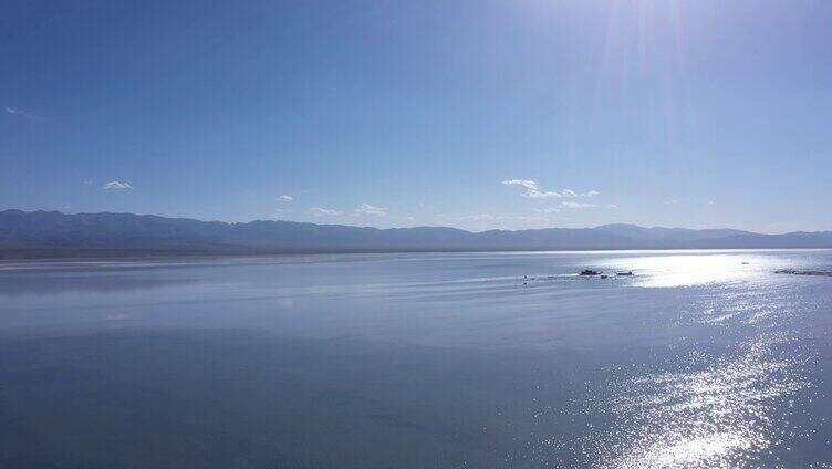 青海茶卡盐湖 美丽的湖水