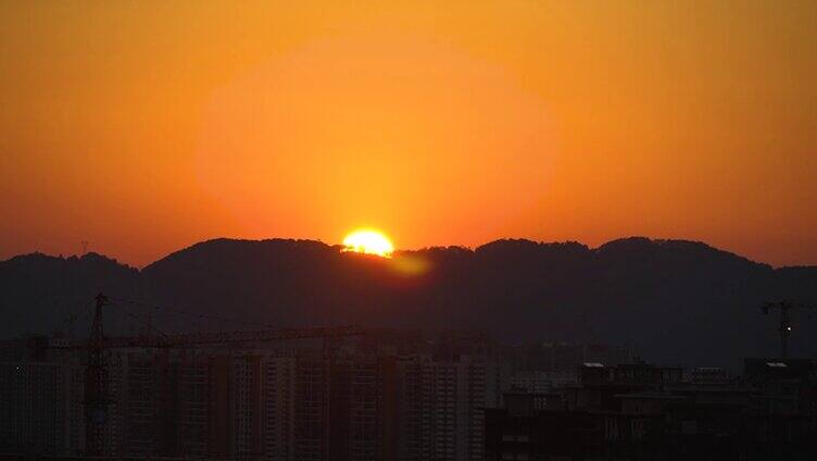 早晨日出太阳升起