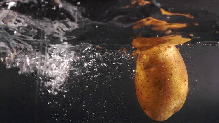 土豆-马铃薯-土豆落入水-土豆掉下水升格