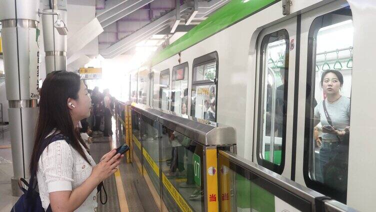 重庆地铁，交通